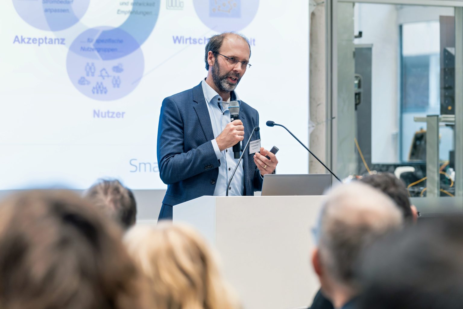 Christoph Kost, Fraunhofer-Gesellschaft, präsentierte den aktuellen Projektfortschritt bei FAME4ME. Foto: Stefan Zeitz