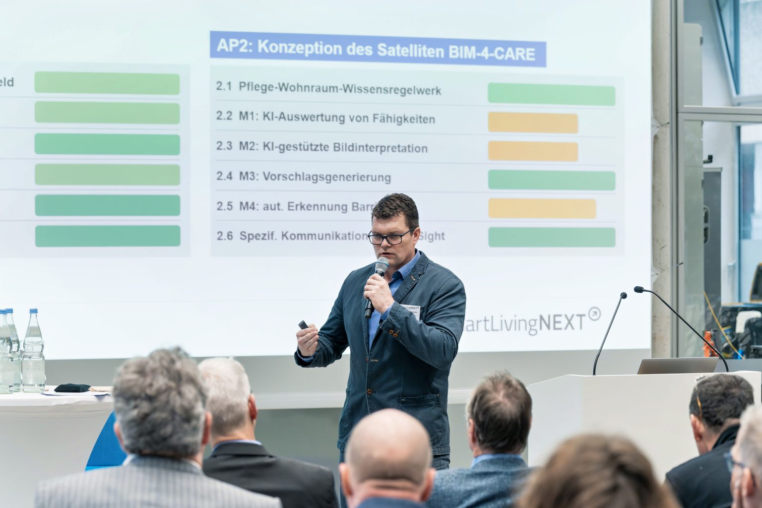 Professor Sven Rogalski von der Hochschule Darmstadt und Projektpartner von BIM-4-CARE beeindruckte mit Daten & Fakten die Teilnehmenden von dem Fortschritt seines Projektes. Foto: Stefan Zeitz