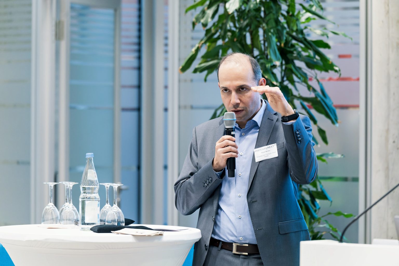 Nizar Müller, Hospital zum Heiligen Geist, stellte engagiert den Teilnehmenden das Projekt GAiST vor. Foto: Stefan Zeitz