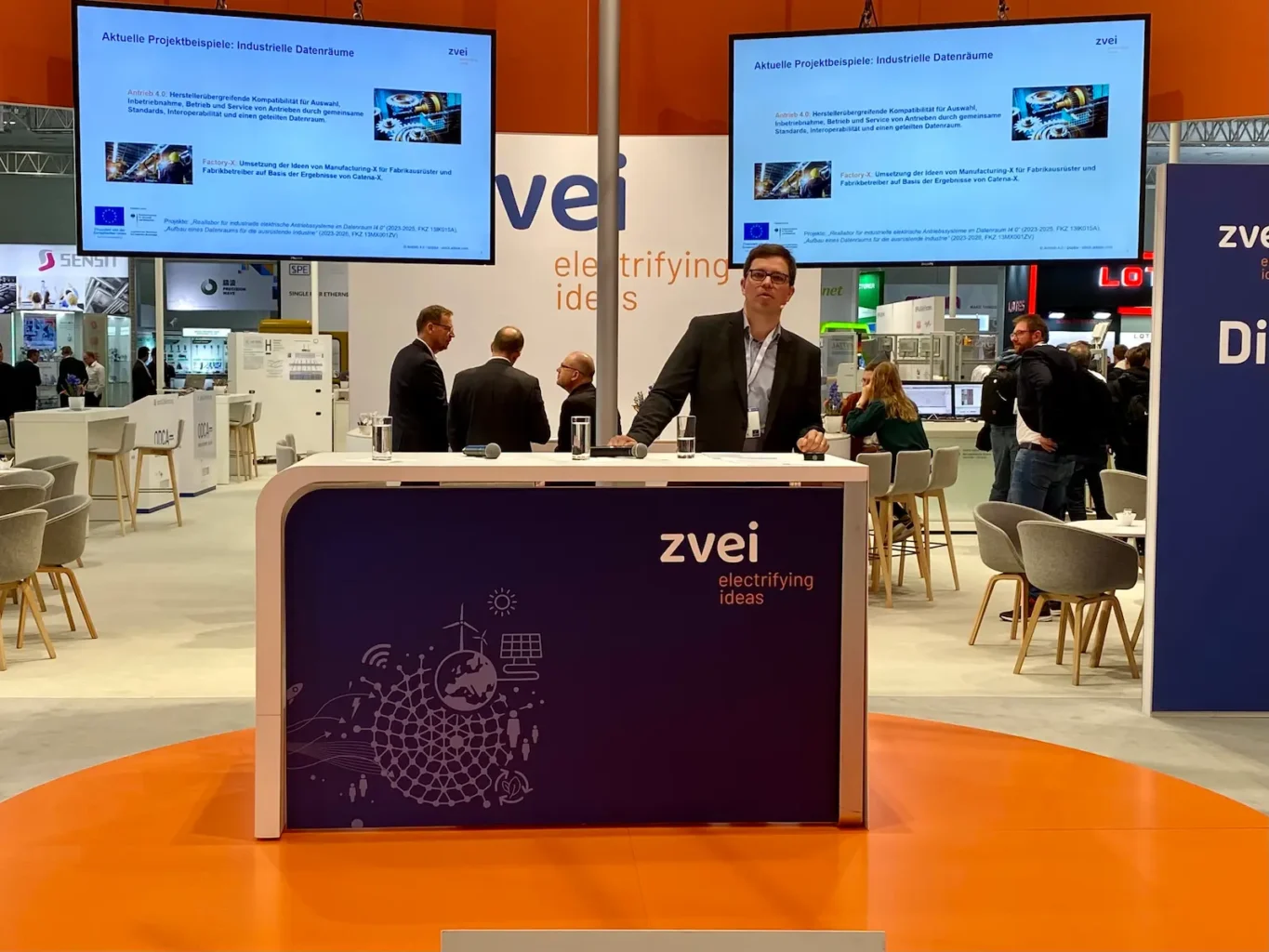 Jochen Schäfer, Managing Director of the Electrical Engineering Research Association at ZVEI, presented five joint research projects at Hannover Messe 2024, ranging from industrial data rooms to AI in buildings.  