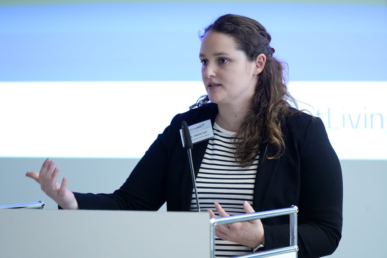 Dr. K. Valerie Carl, Goethe University Frankfurt am Main, wants to use COMET to connect consumers and companies and strengthen self-determined data exchange.